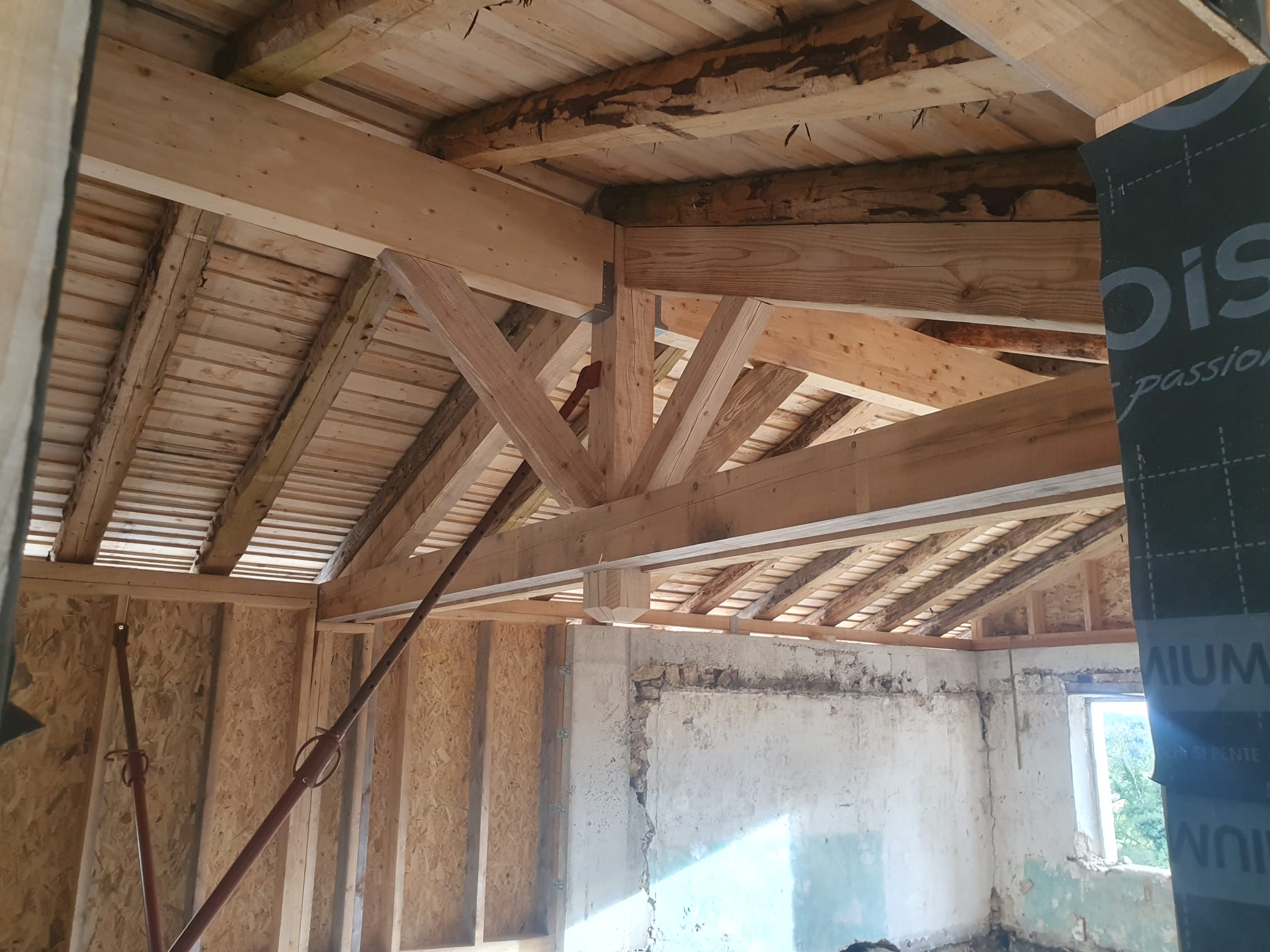 Photo d'une charpente en bois réalisée par GIROD CHARPENTE